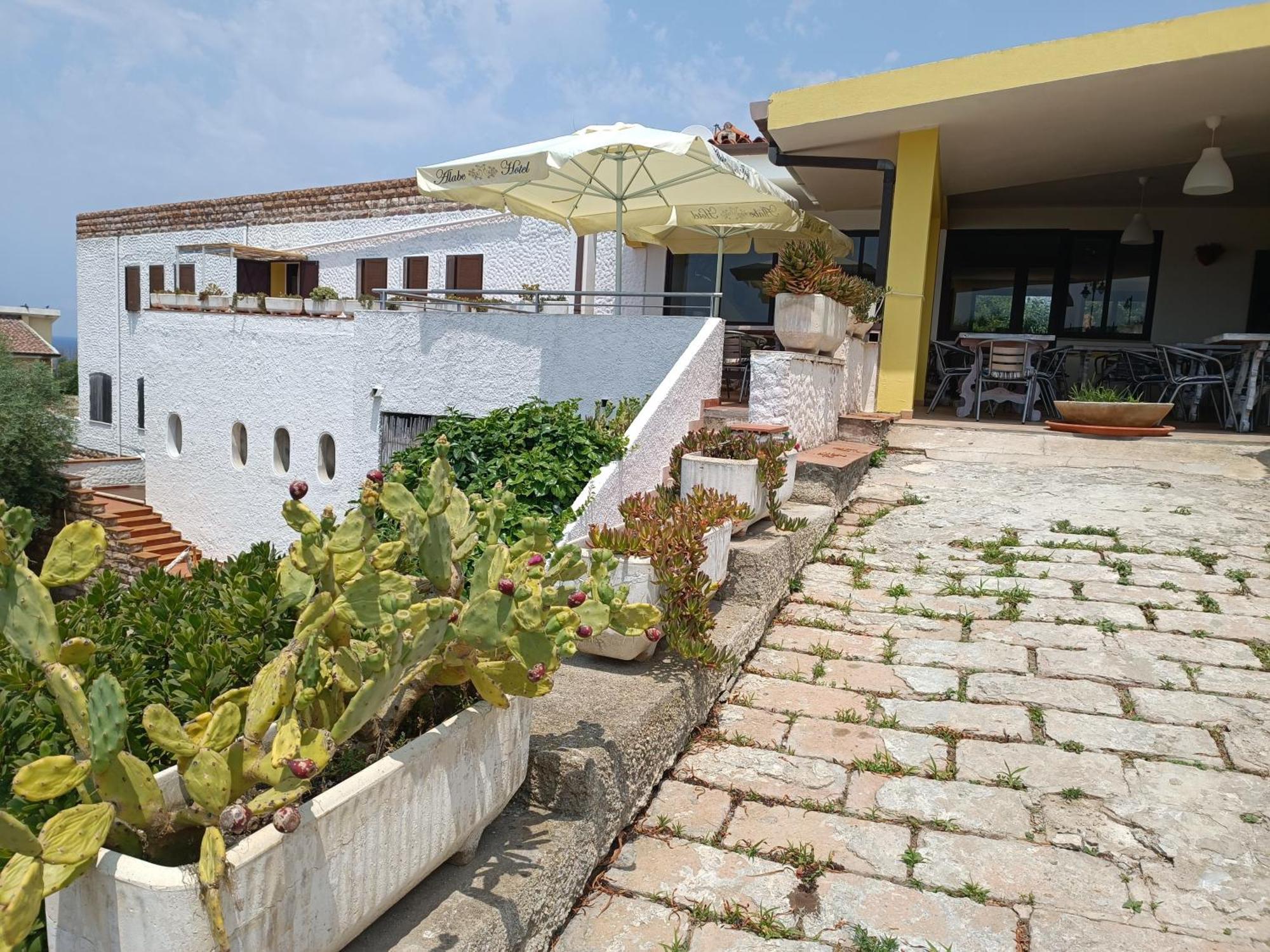 Alabe Hotel Marina Di Tresnuraghes Екстер'єр фото